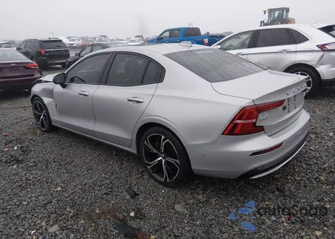 2024 Volvo S60 B5 Plus Dark Theme z USA, uszkodzony, nr VIN 7JRL12TL3RG314713